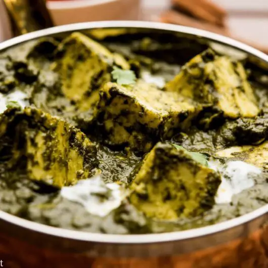 Stewed spinach with fresh paneer